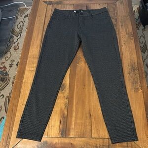 Kut from the Kloth Donna Ankle Skinny Houndstooth pattern, size 6